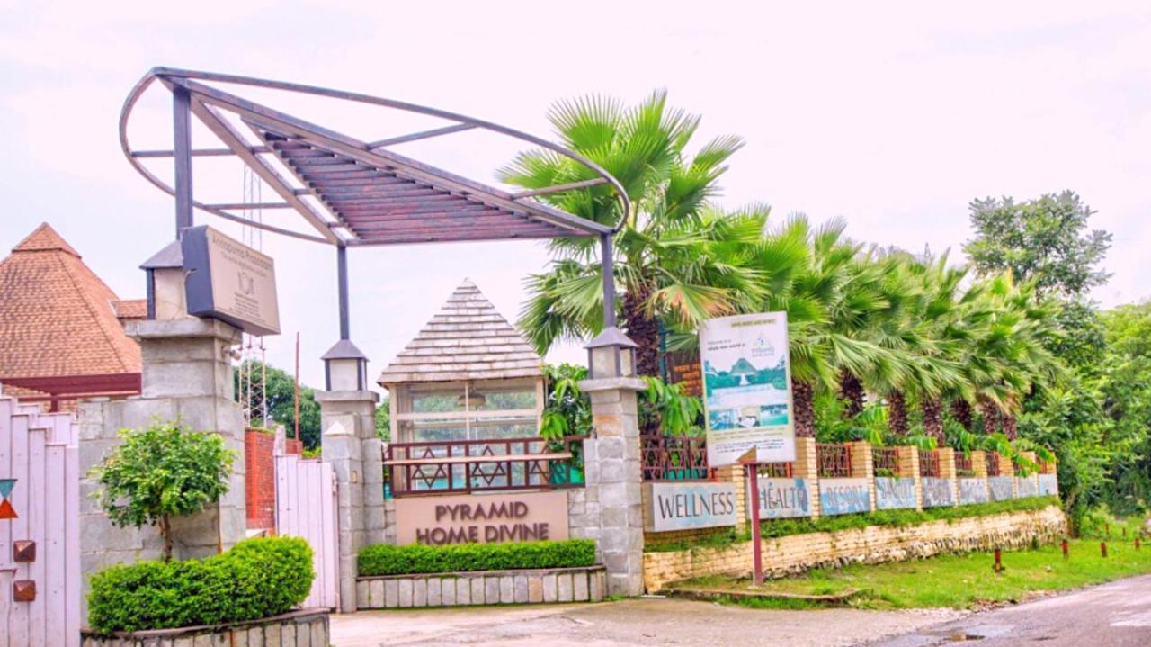 Pyramid Home Divine - A Wellness Resort デヘラードゥーン エクステリア 写真