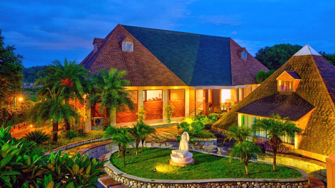 Pyramid Home Divine - A Wellness Resort デヘラードゥーン エクステリア 写真