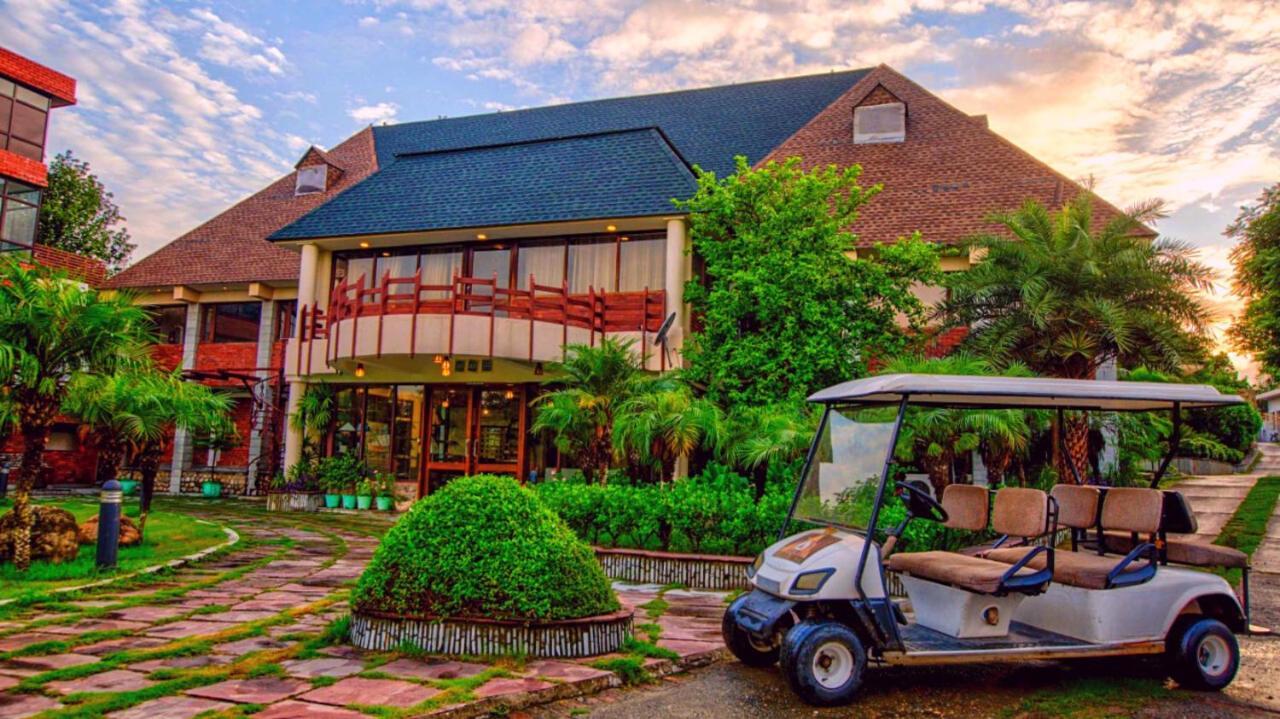 Pyramid Home Divine - A Wellness Resort デヘラードゥーン エクステリア 写真